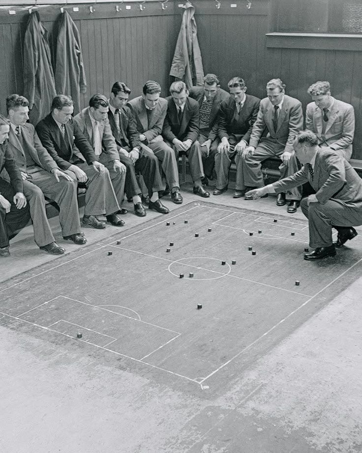 Repensando a Peucelle: Tres lógicas en tensión